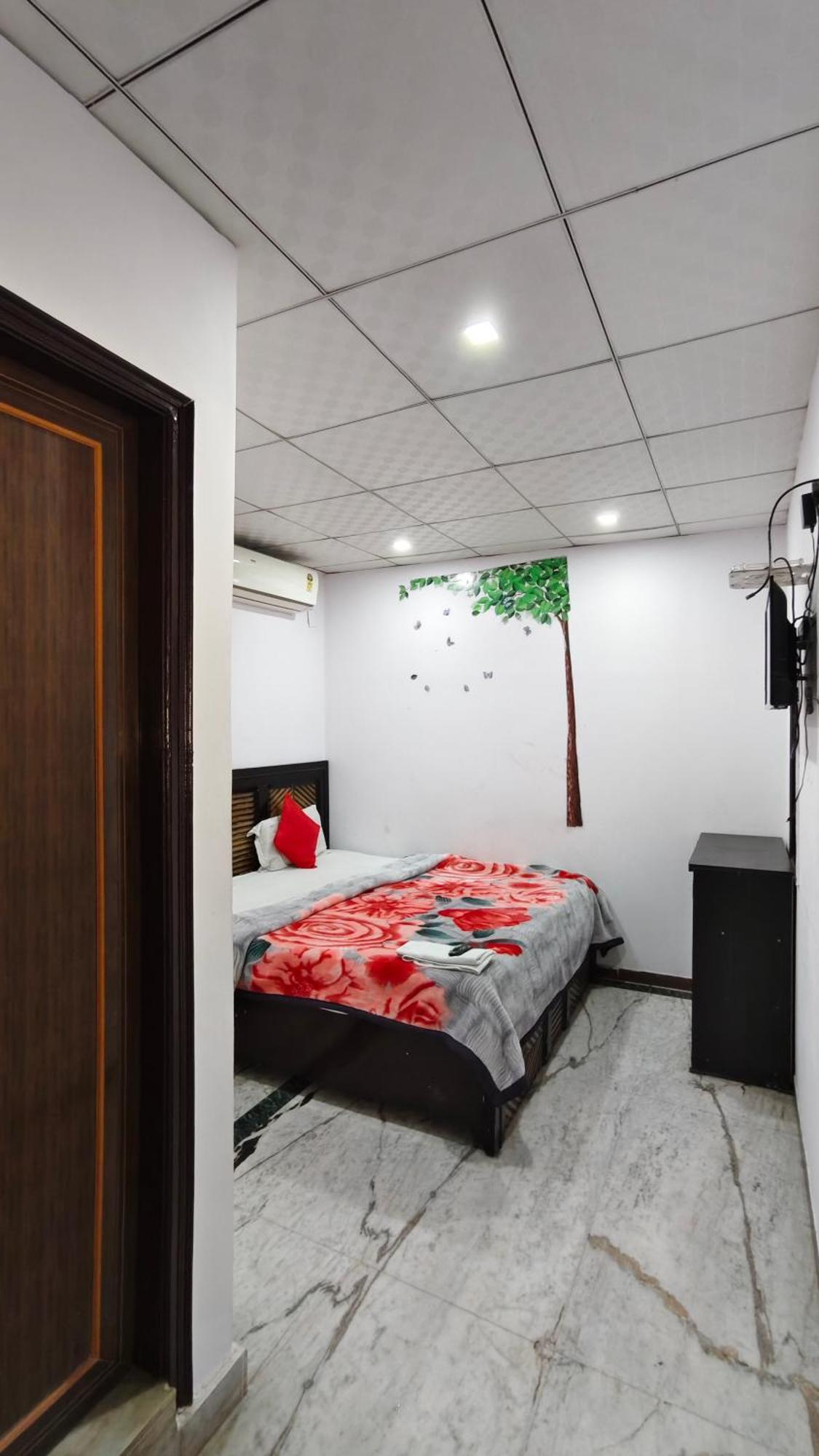 פארידבד Rajdhani Guest House מראה חיצוני תמונה