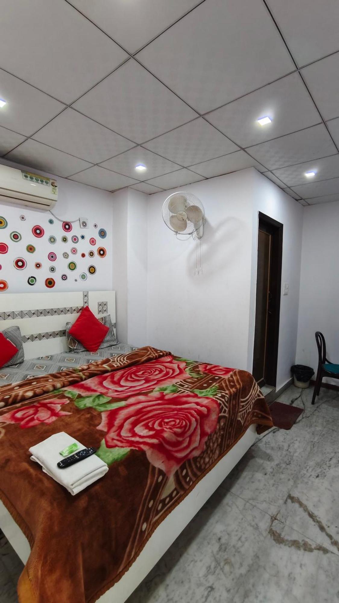 פארידבד Rajdhani Guest House מראה חיצוני תמונה