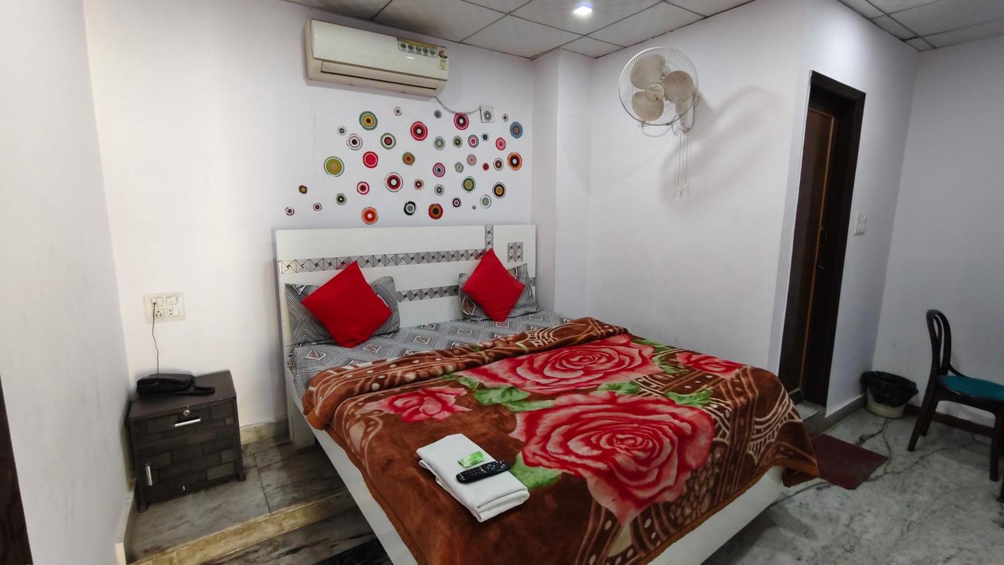 פארידבד Rajdhani Guest House מראה חיצוני תמונה